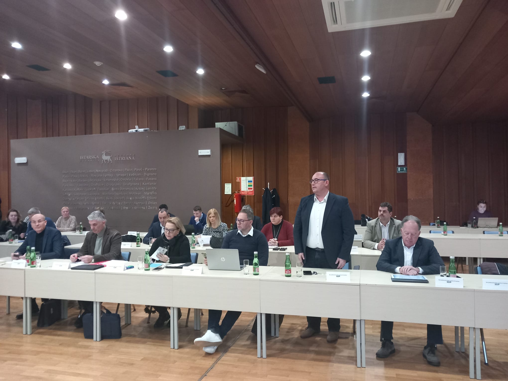 PROMJENE U REDOVIMA SDP-a Dalibor Macan zamijenio Gorana Hrvatina! Skupština jednoglasno usvojila plan razvoja Istarske županije